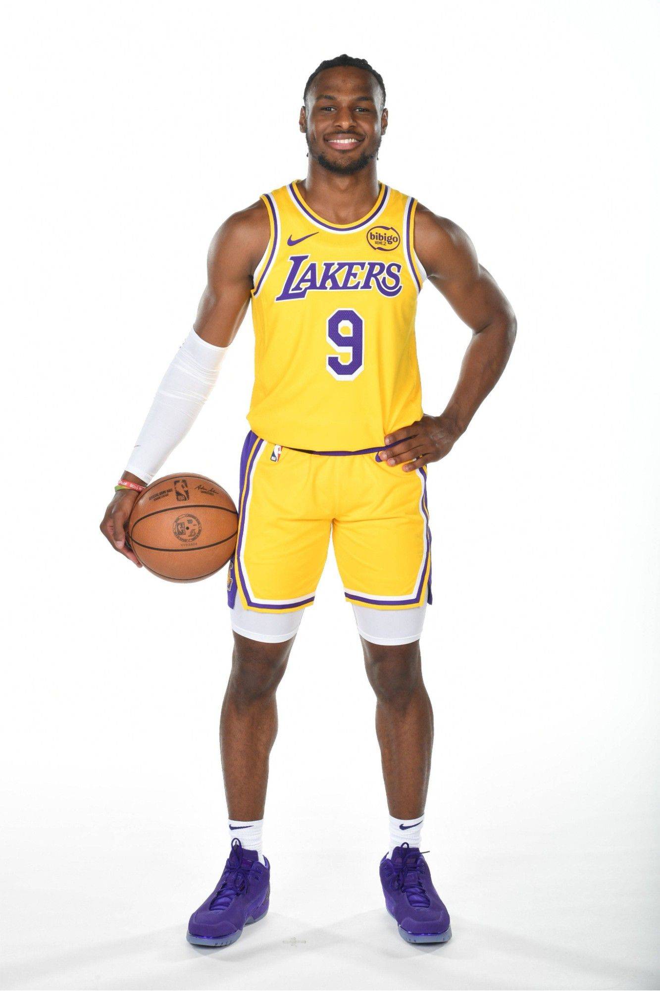 👀美记:某匿名湖人球员称布朗尼才不配位 队内气氛紧张