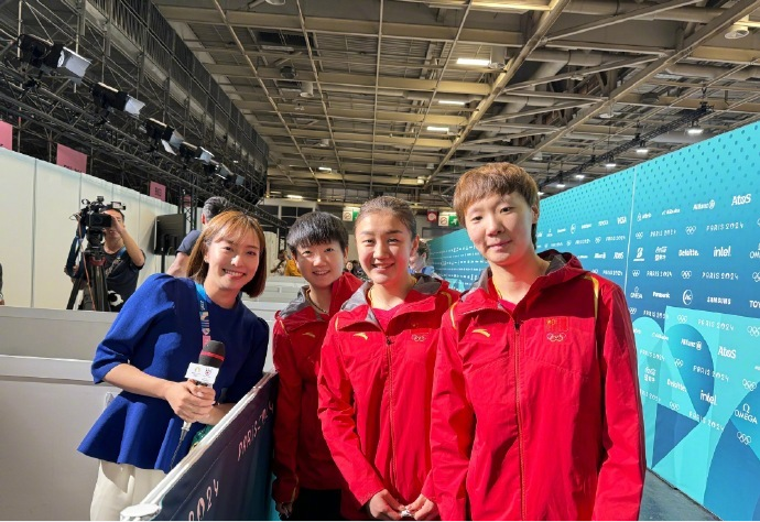 😊石川佳纯送马龙徽章求陈梦转赠 后者秒懂:我替他谢谢你