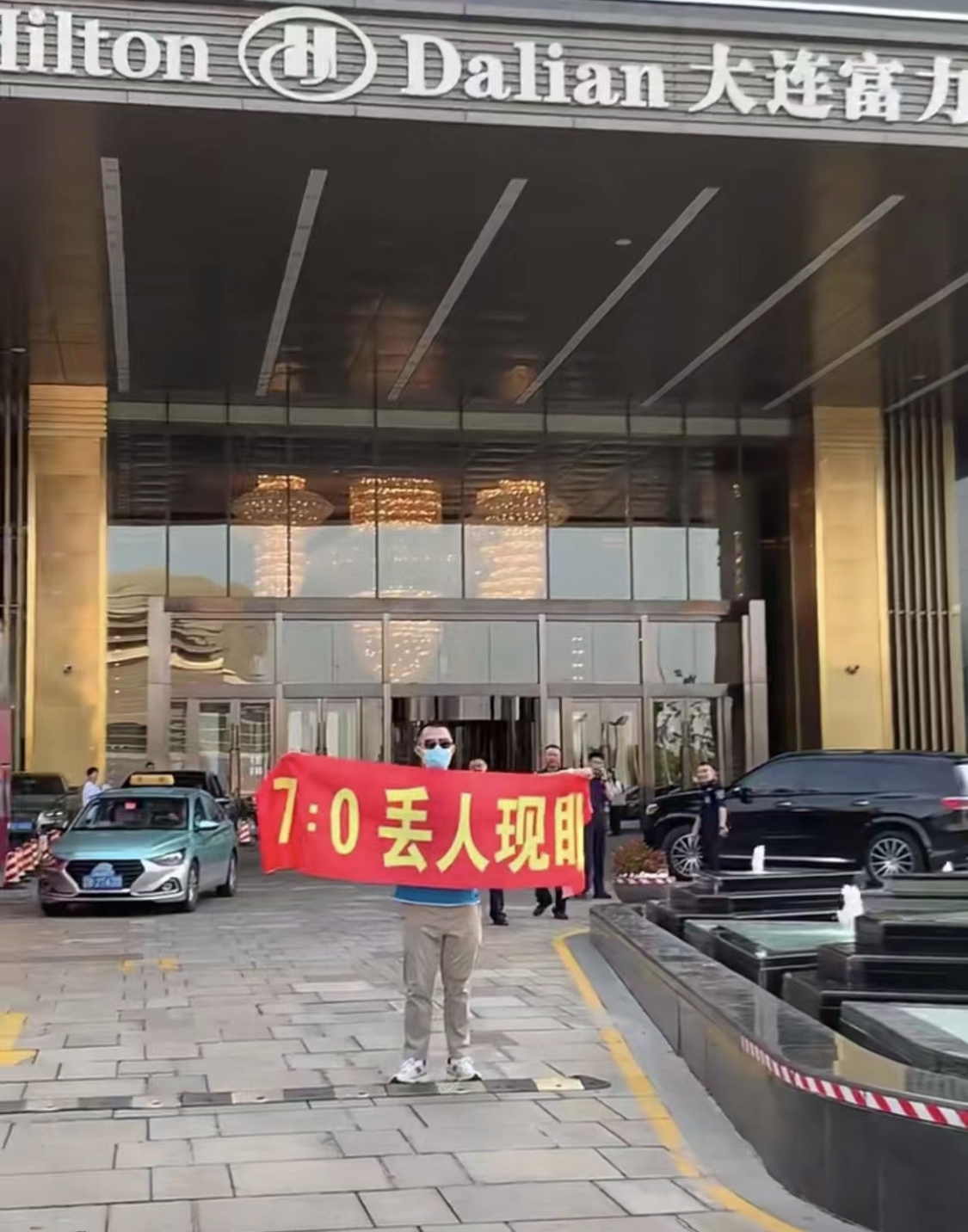 今日趣图：明日主帅生死战？曼奇尼&伊万，谁输谁下课