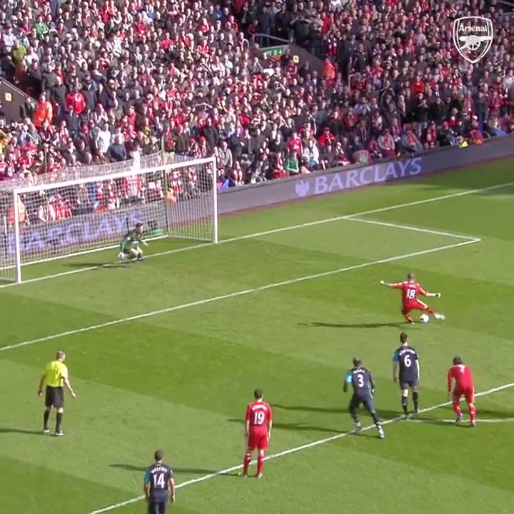 复刻神迹！什琴斯尼当年两连扑库伊特点球，拉亚欧冠两连扑救主