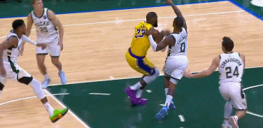 字母哥哥发推称赞字母哥：注意到你了 有年度最佳防守球员那味了