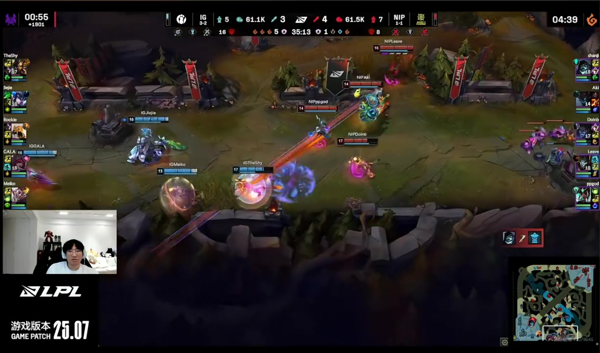 怒了😡Ning看TS豹女下路被追:别救TheShy了!救他你会亏更多!