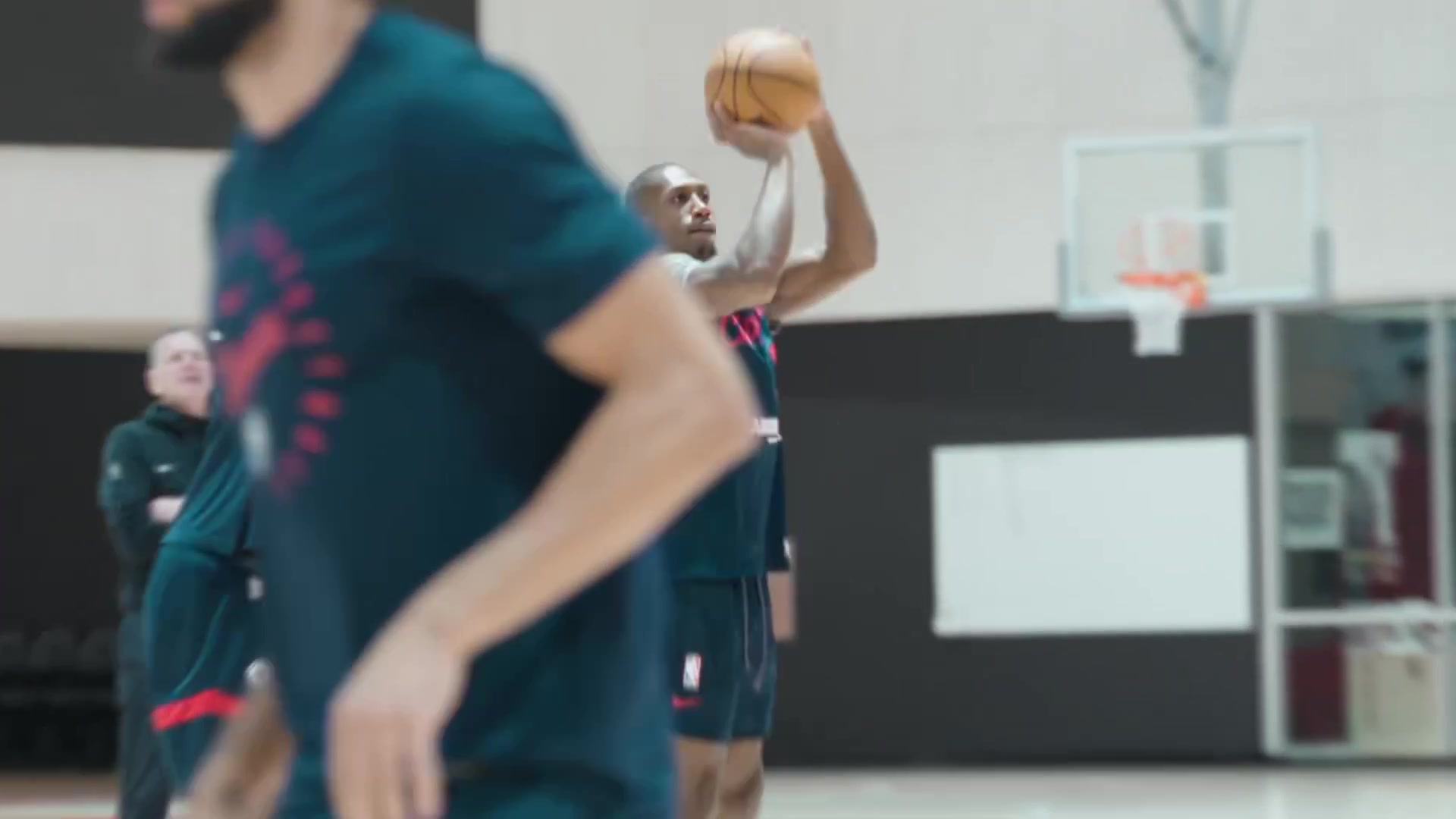 💪🏽众志成城！快船官方晒今日训练视频 全队积极备战季后赛